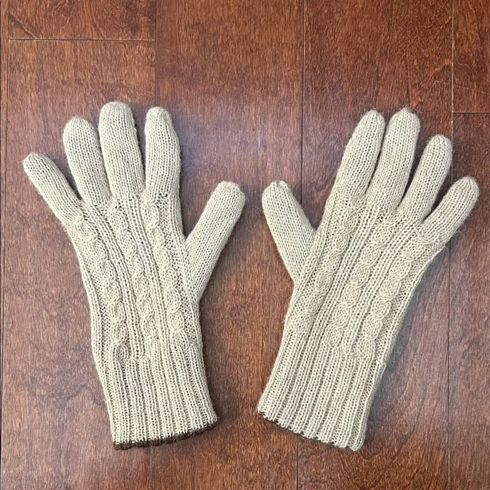 Women’s Reversible Brown and Tan Cable Knit Gloves